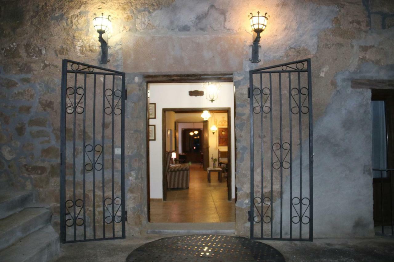 Pinell de Solsones Casa Rural Sant Petrus De Madrona מראה חיצוני תמונה